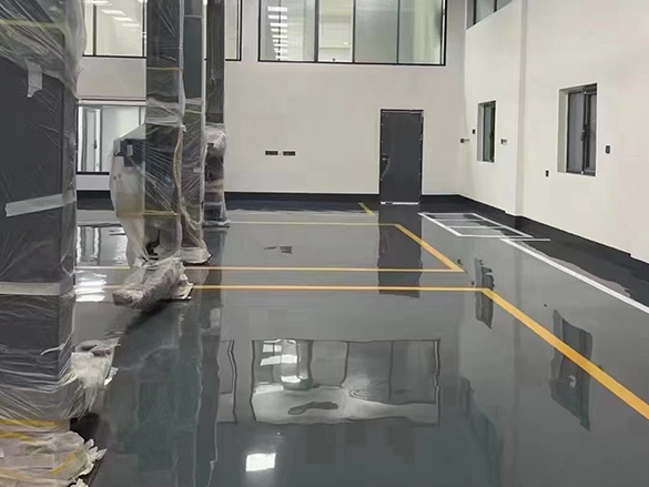 环氧地坪漆的防滑性能：适用于湿滑场所，确保行走安全
