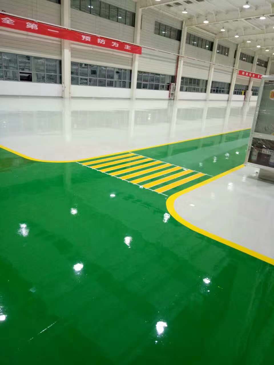 环氧地坪漆的耐磨性：适用于高流量区域和商业场所